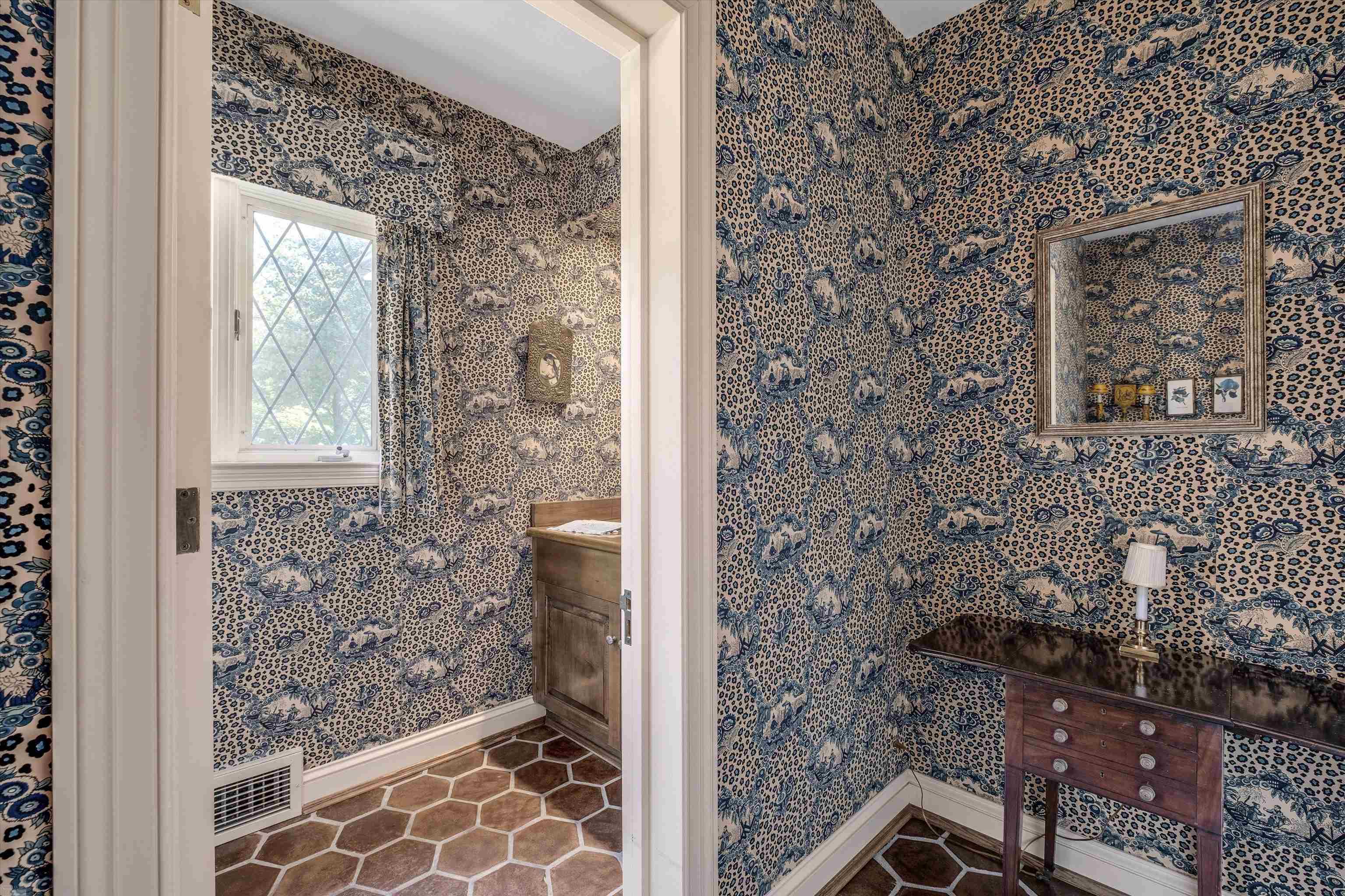 382 Provencal Road Grosse Pointe, MI 48236 - Photo 24 of 95 50155244-d895472d-62db-477a-bfd0-67b71ad6b3cf.JPG