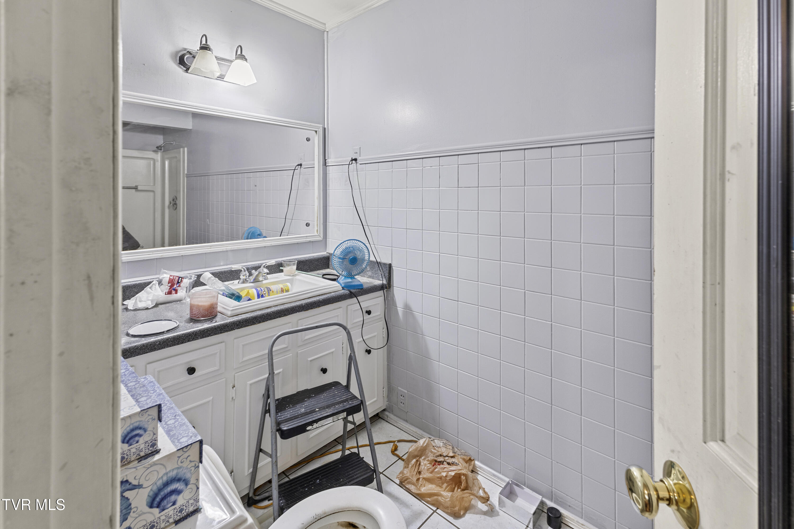 720 Holly Avenue Erwin, TN 37650 - Photo 16 of 26 128A6646