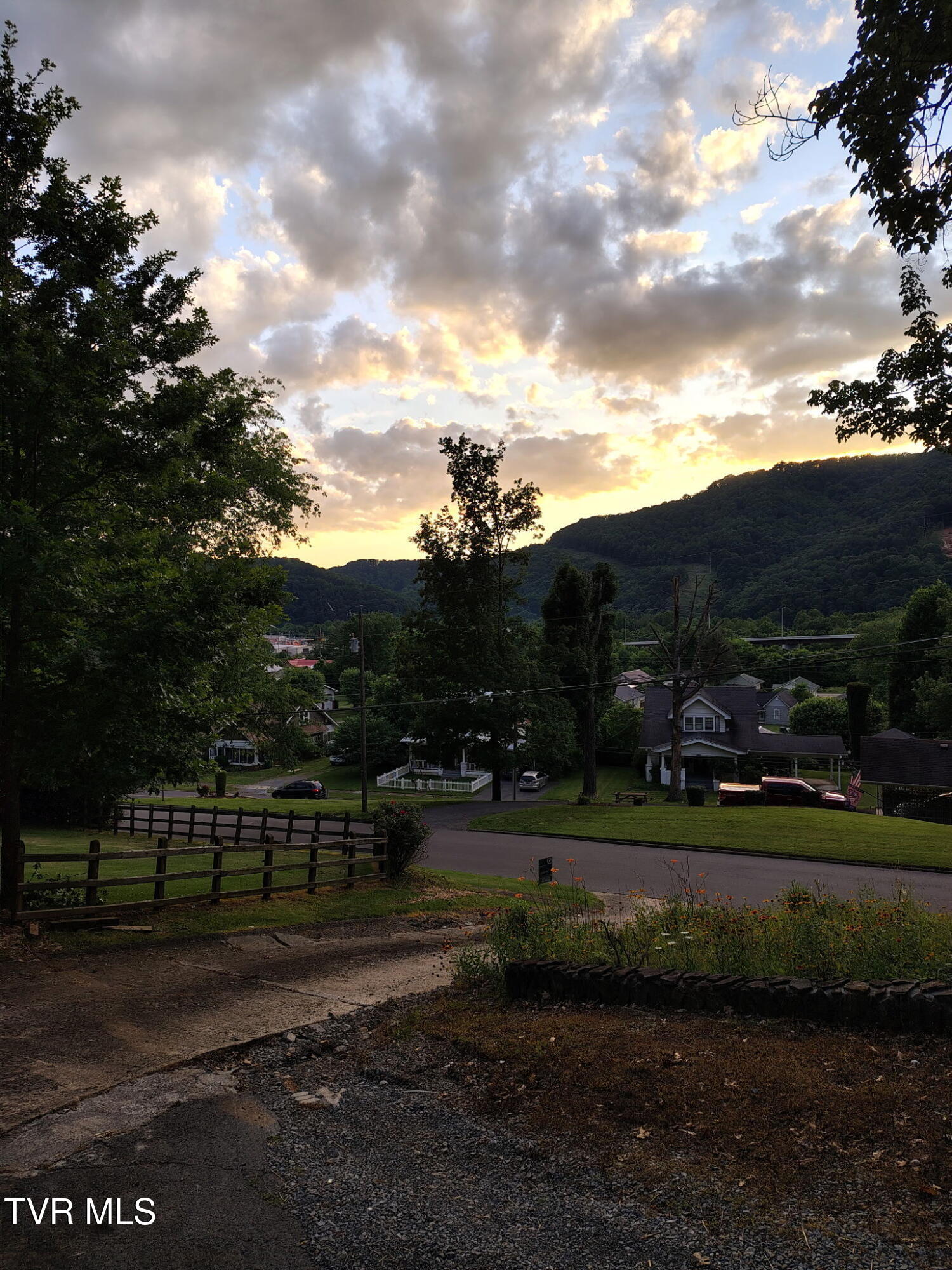 720 Holly Avenue Erwin, TN 37650 - Photo 25 of 26 8282029077464635263