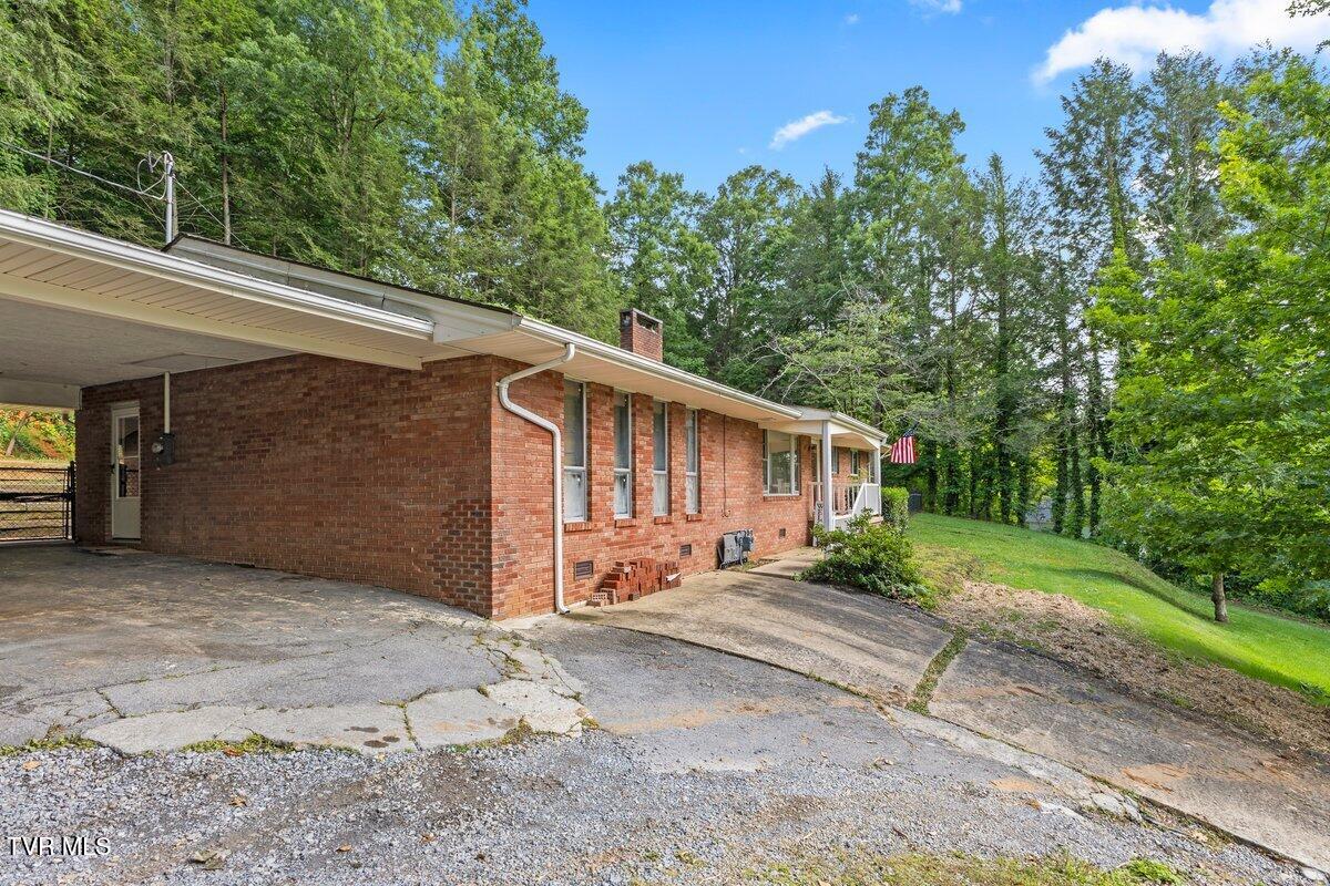 720 Holly Avenue Erwin, TN 37650 - Photo 3 of 26 128A6593 (1)