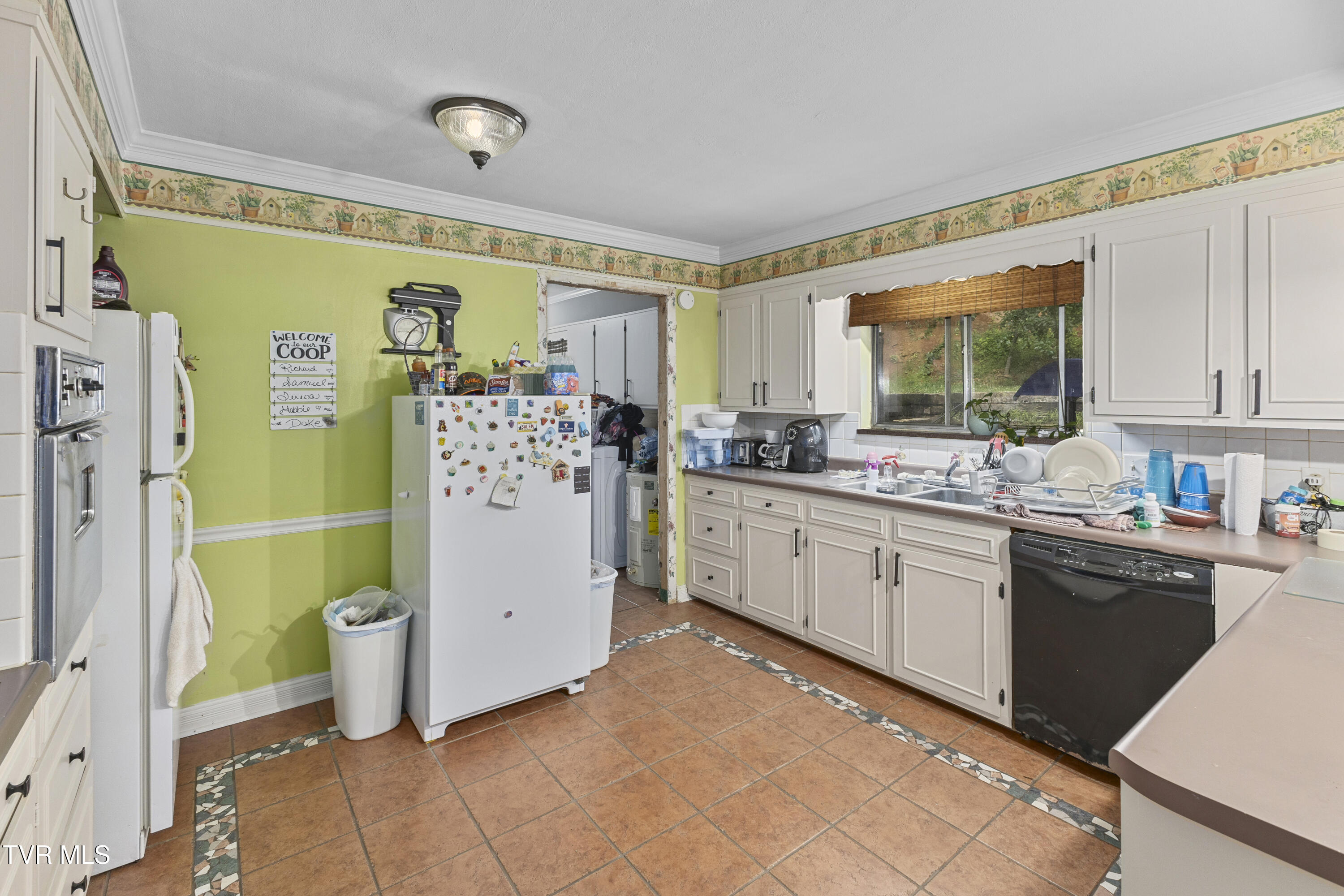 720 Holly Avenue Erwin, TN 37650 - Photo 8 of 26 128A6609