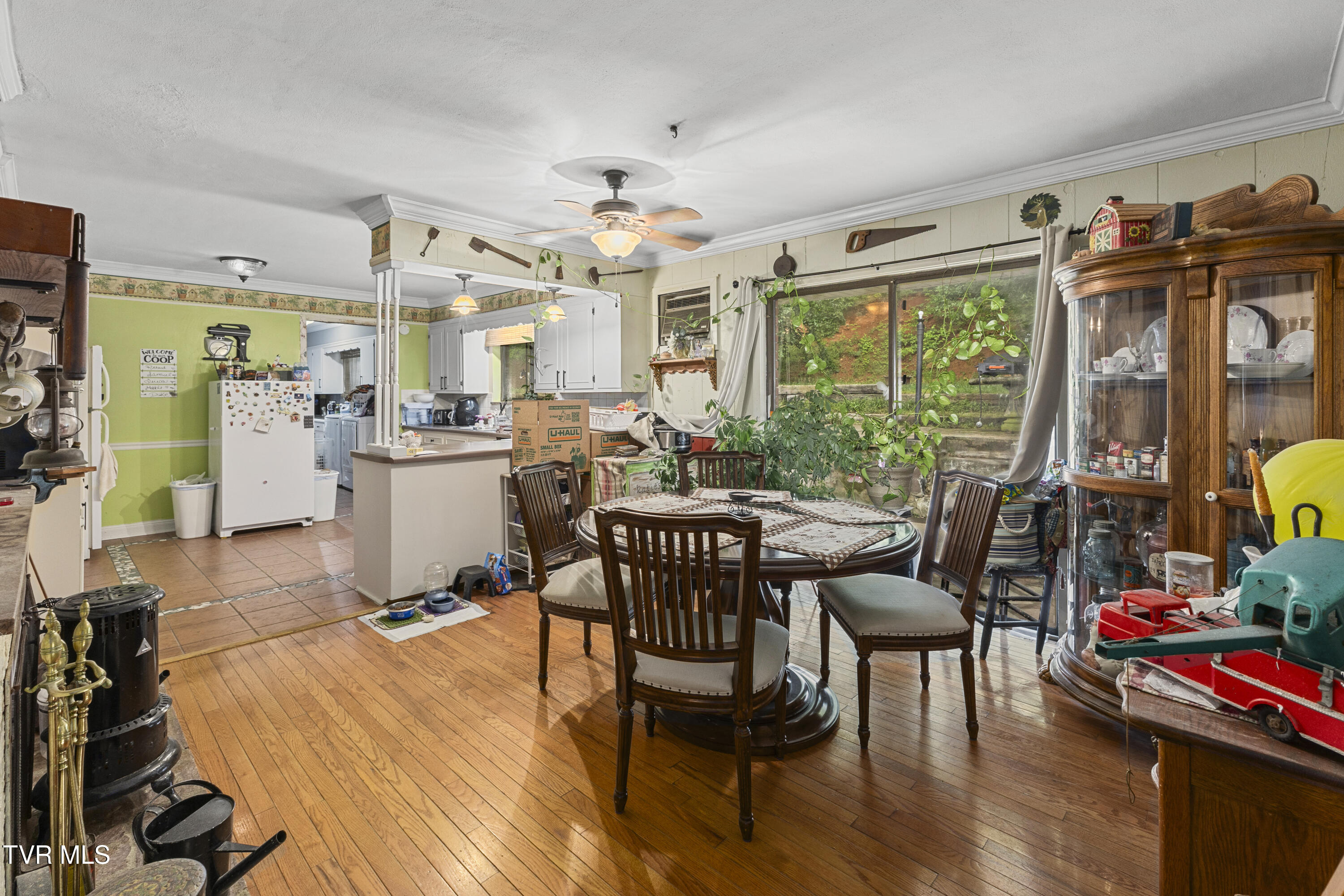 720 Holly Avenue Erwin, TN 37650 - Photo 9 of 26 128A6613