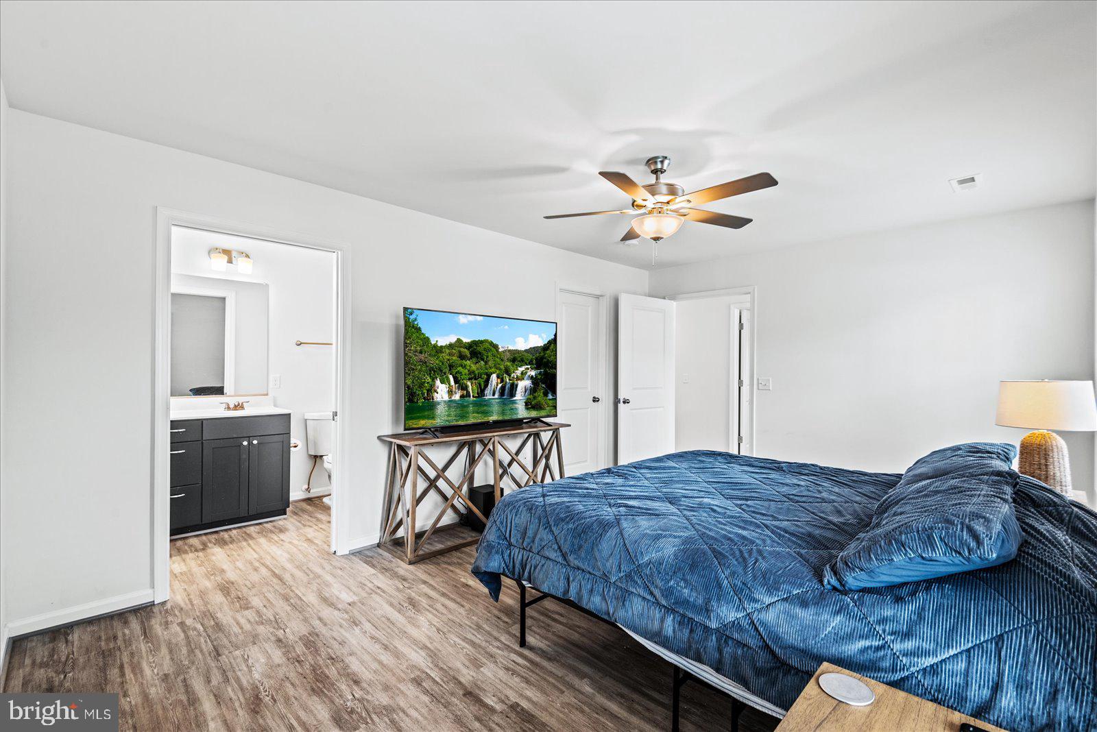 121 1st Street Colonial Beach, VA 22443 - Photo 21 of 46 a living room with furniture and a flat screen tv