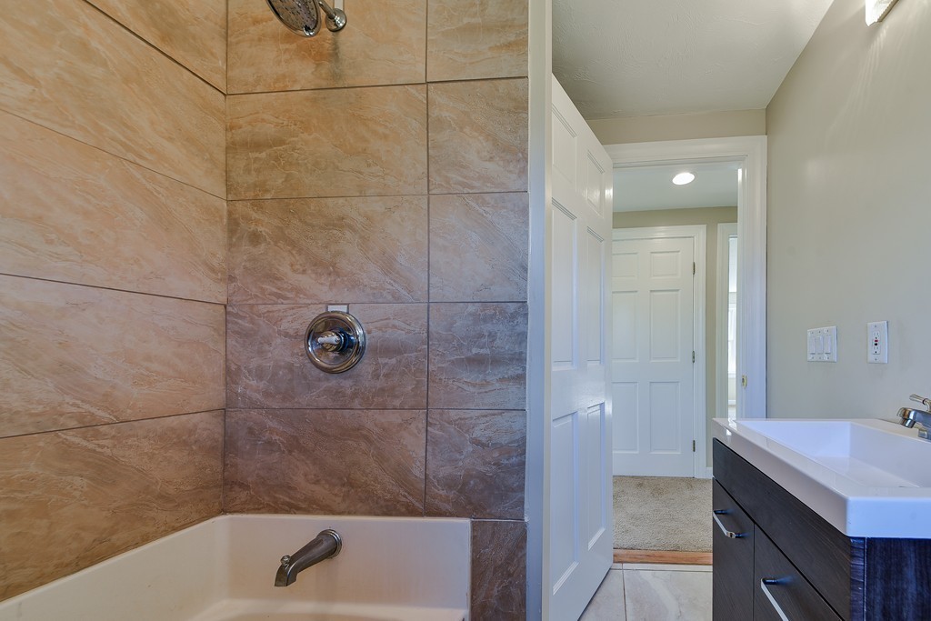 43 Arnhow Farm Road Fitchburg, MA 01420 - Photo 10 of 17 Gallery Image 10