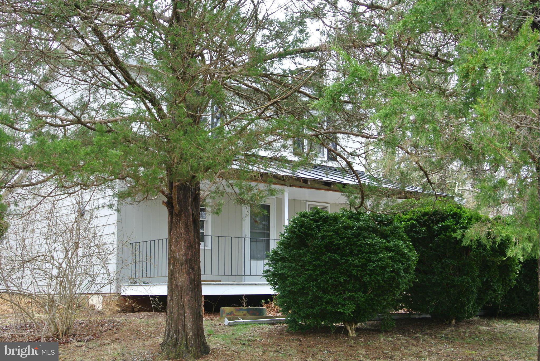 6667 Carters Run Road Marshall, VA 20115 - Photo 3 of 9 a front view of a house with a tree