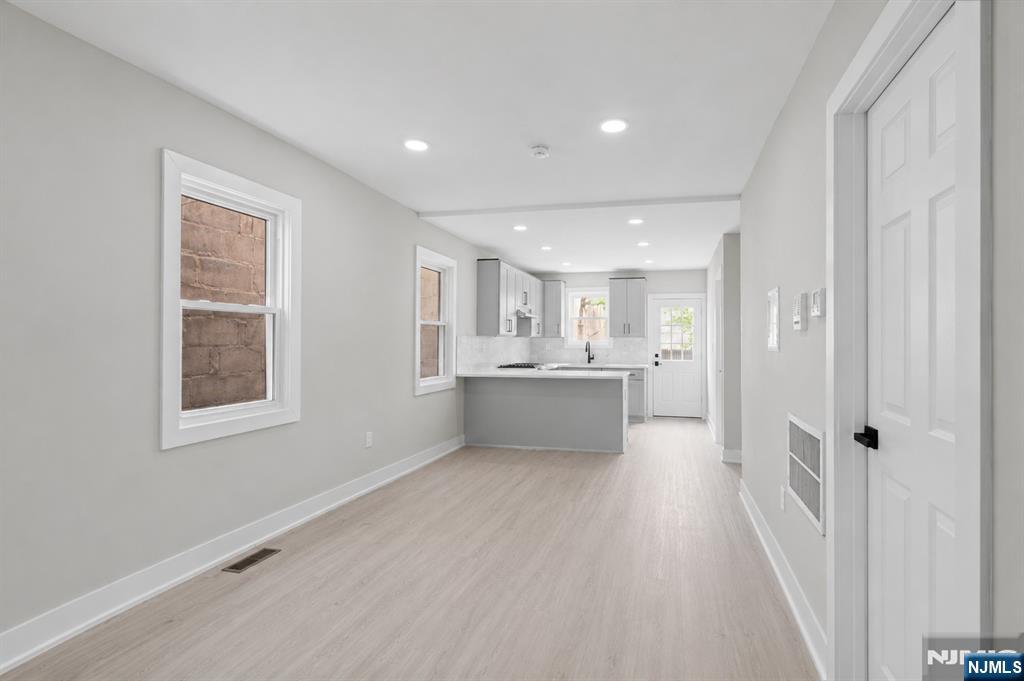 654 South 12th Street Newark, NJ 07103 - Photo 15 of 25