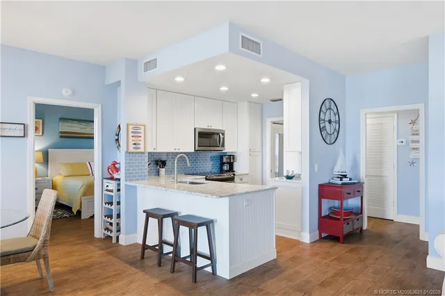 $575,000 | 391 Northeast Plantation Road, Unit 215, Stuart, FL 34996