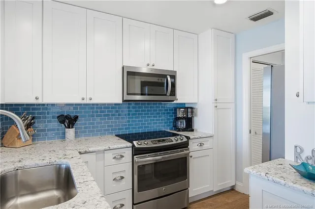 $575,000 | 391 Northeast Plantation Road, Unit 215, Stuart, FL 34996