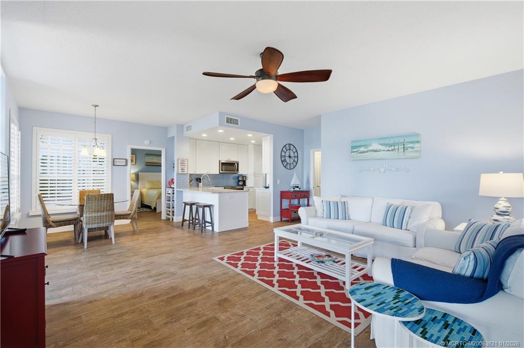 391 Northeast Plantation Road, Unit 215 Stuart, FL 34996 - Photo 8 of 40 Living