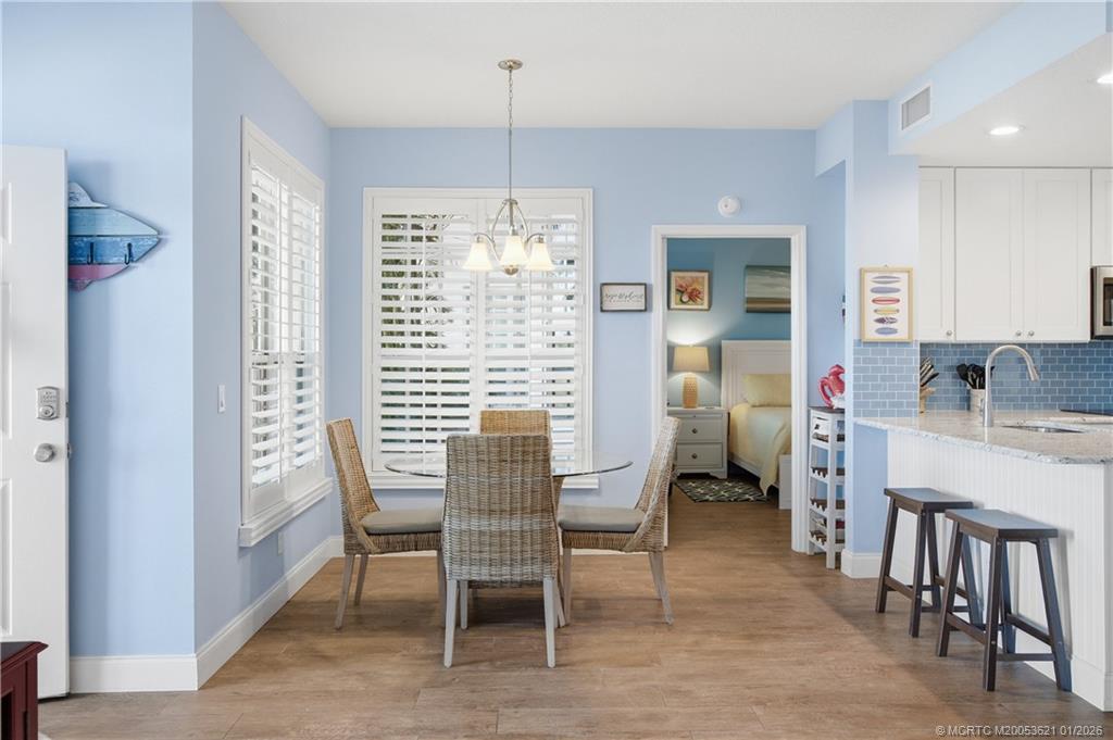 391 Northeast Plantation Road, Unit 215 Stuart, FL 34996 - Photo 10 of 40 Dining