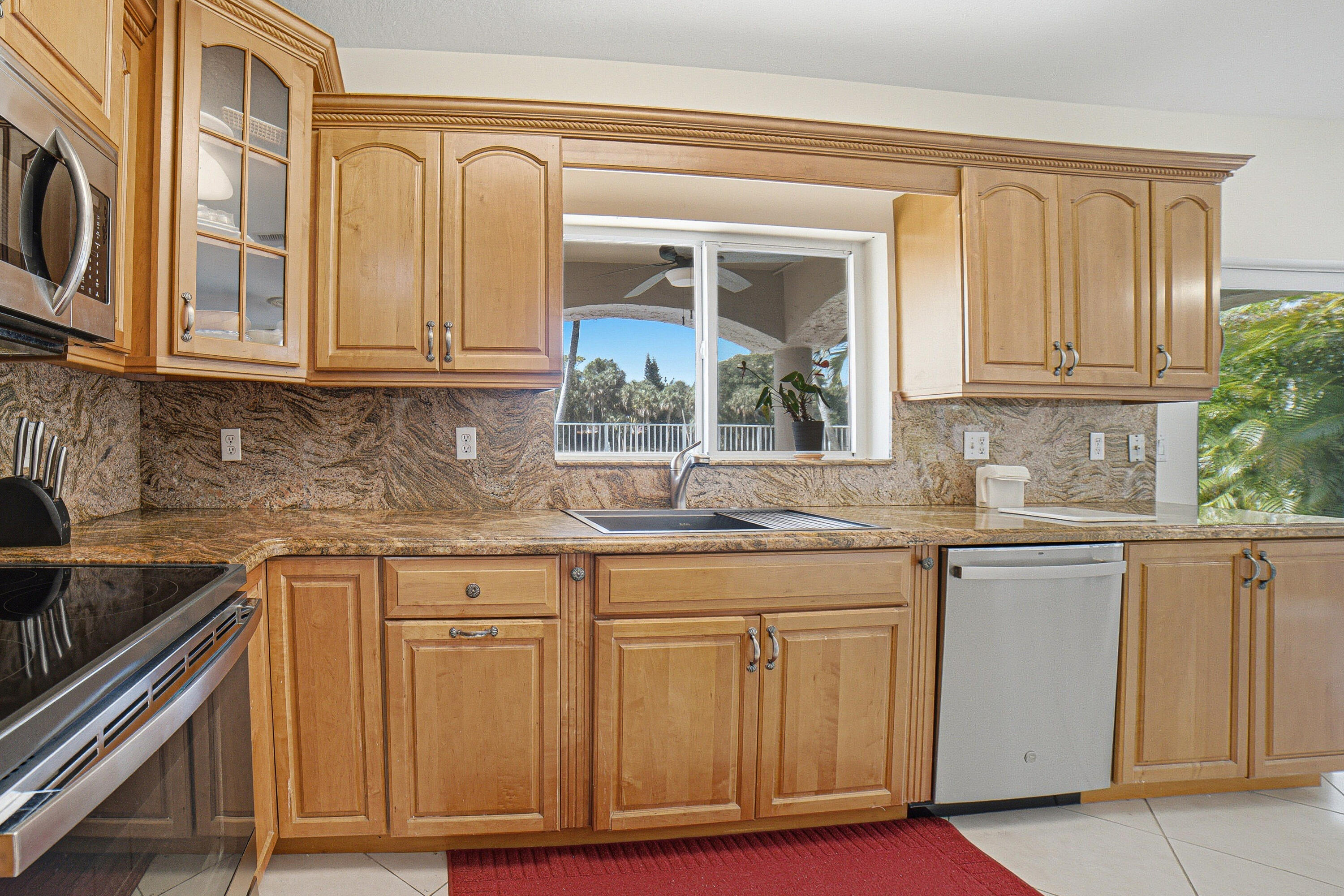9682 Vía Emilie Boca Raton, FL 33428 - Photo 12 of 35 Kitchen