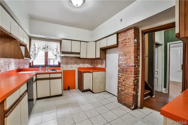 $209,000 | 421 East Utica Street, Unit S, Buffalo, NY 14208