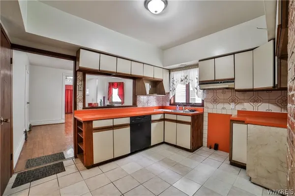 $209,000 | 421 East Utica Street, Unit S, Buffalo, NY 14208