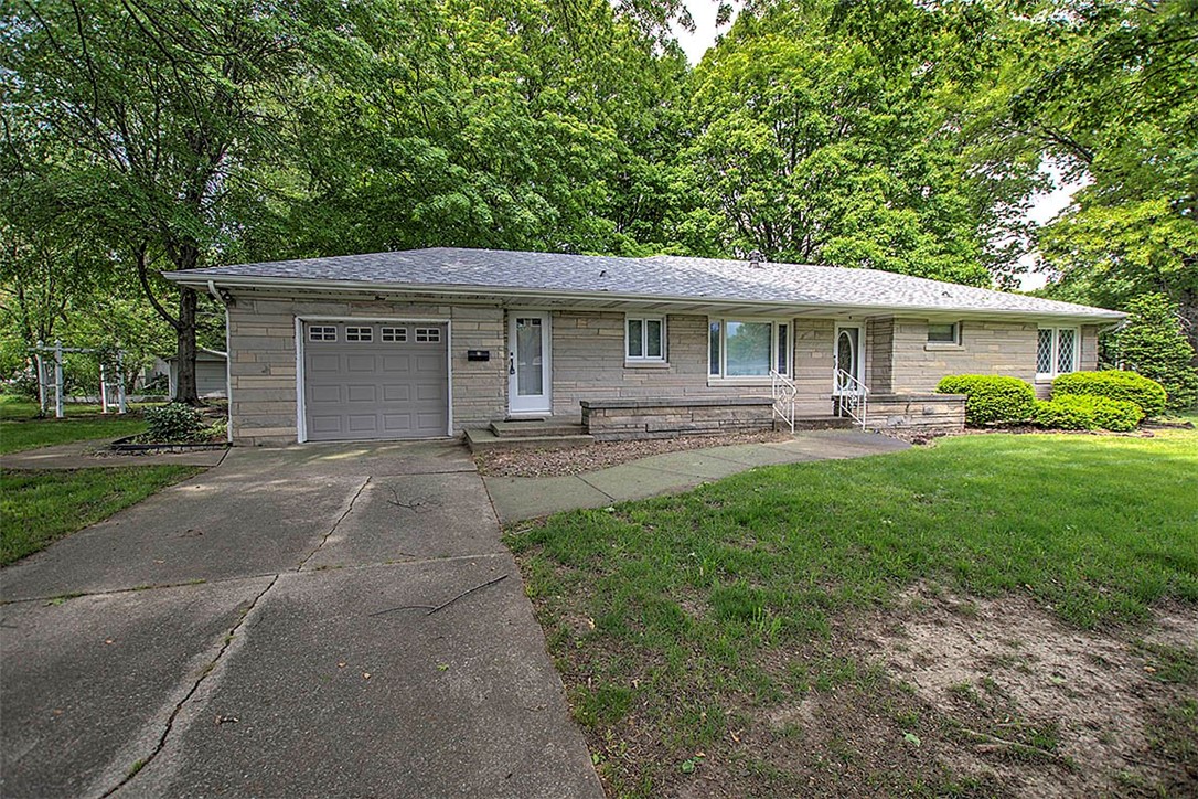 9 Parry Drive Decatur, IL 62526 - Photo 2 of 11 Gallery Image 2