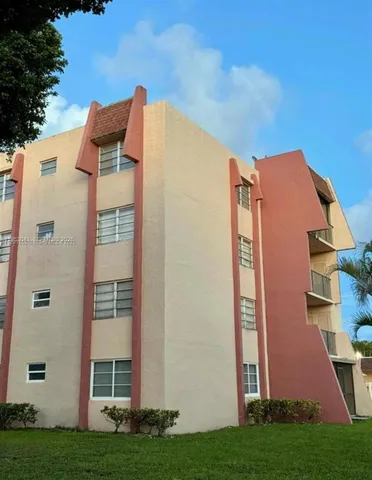 $335,000 | 13715 Kendale Lakes Circle, Unit A116, Miami, FL 33183