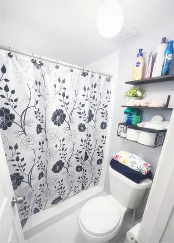 $335,000 | 13715 Kendale Lakes Circle, Unit A116, Miami, FL 33183