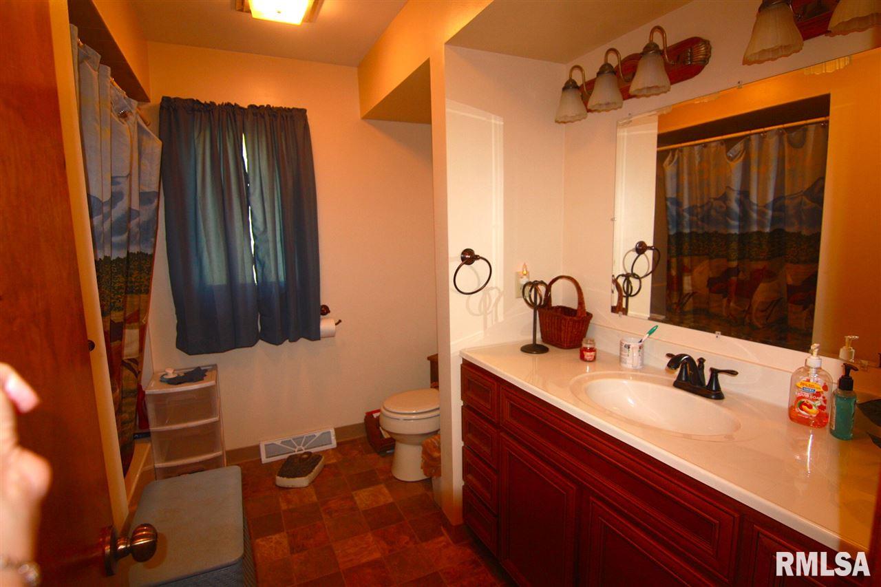 1522 Hickory Point Road Metamora, IL 61548 - Photo 17 of 36