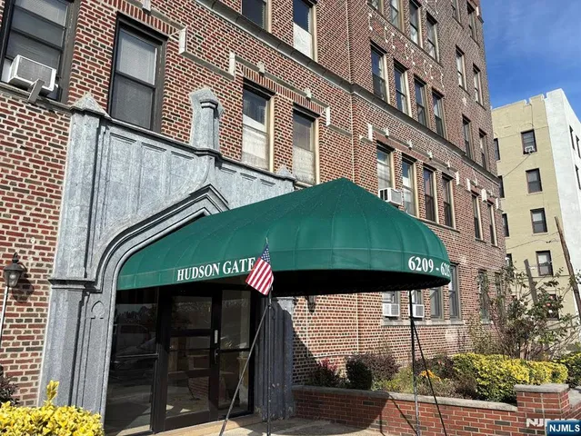 $1,995 | 6209 Boulevard, Unit 1EN, West New York, NJ 07093