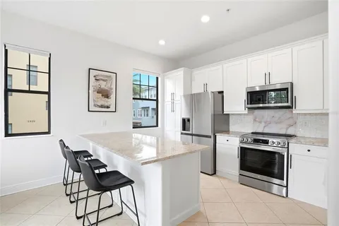 $749,900 | 4815 Yacht Club Drive, Unit 105, Tampa, FL 33616