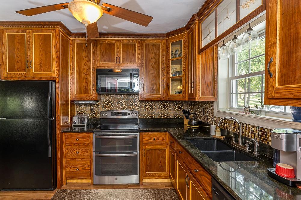 1701 Beaver Grade Road Coraopolis, PA 15108 - Photo 32 of 50 beautiful backsplash