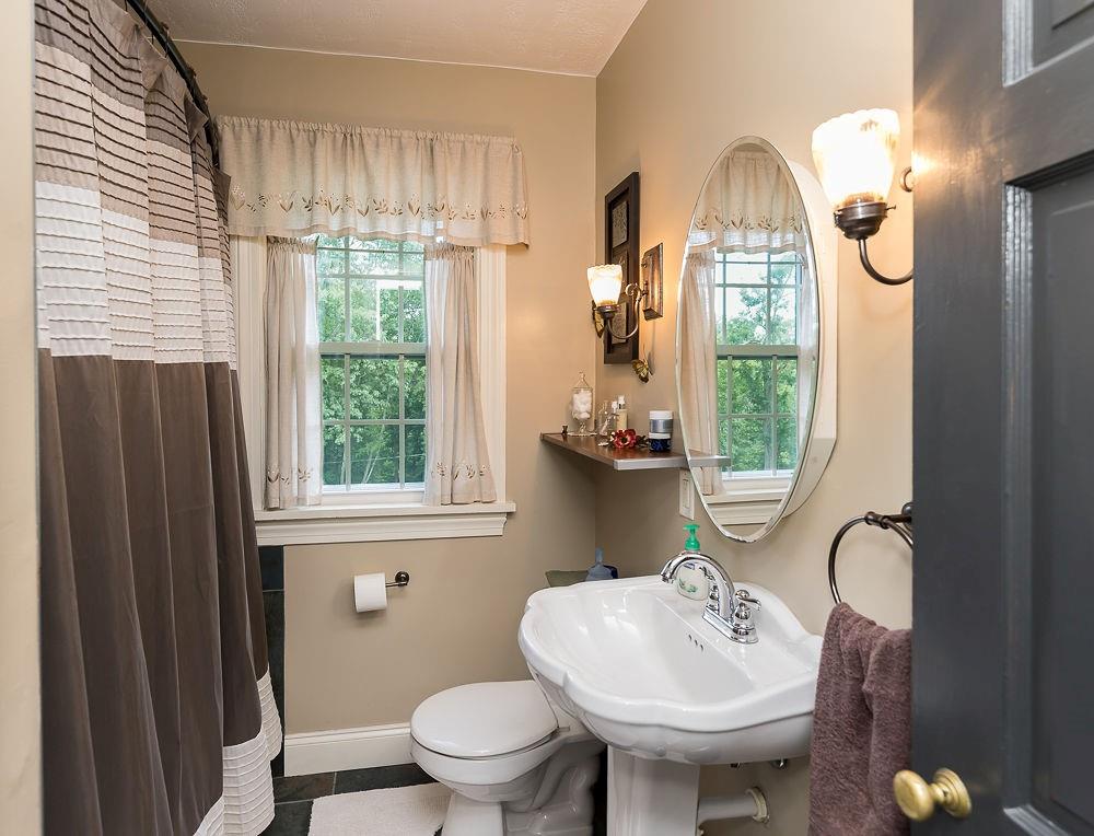1701 Beaver Grade Road Coraopolis, PA 15108 - Photo 47 of 50 upper floor full bath