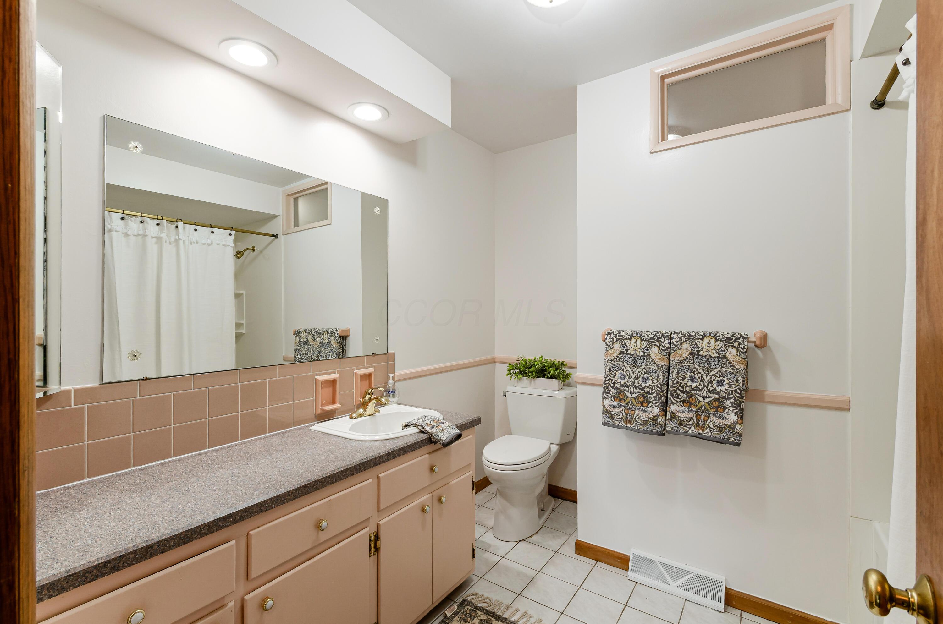 1418 Northam Road Columbus, OH 43221 - Photo 22 of 61 K_1418_Northam_Rd055