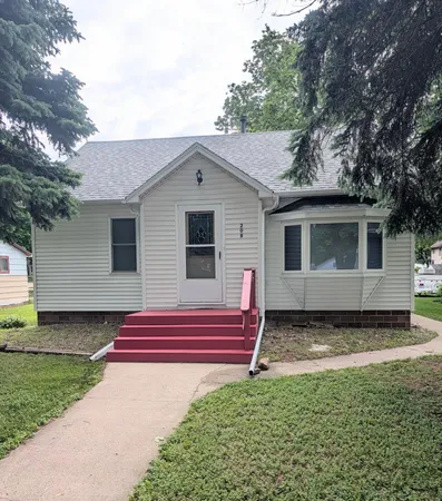 $155,500 | 208 South 7th Street, Montevideo, MN 56265