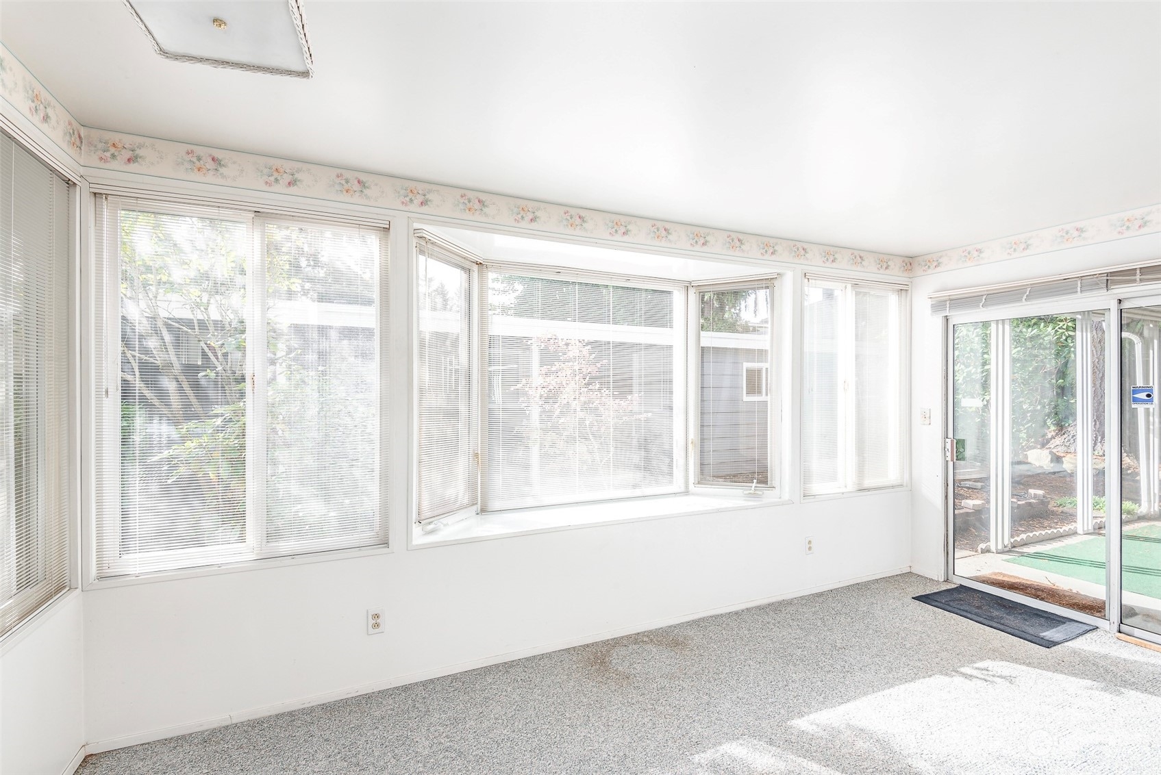 201 Union Avenue Southeast, Unit 99 Renton, WA 98059 - Photo 12 of 30 a view of an empty room with a window