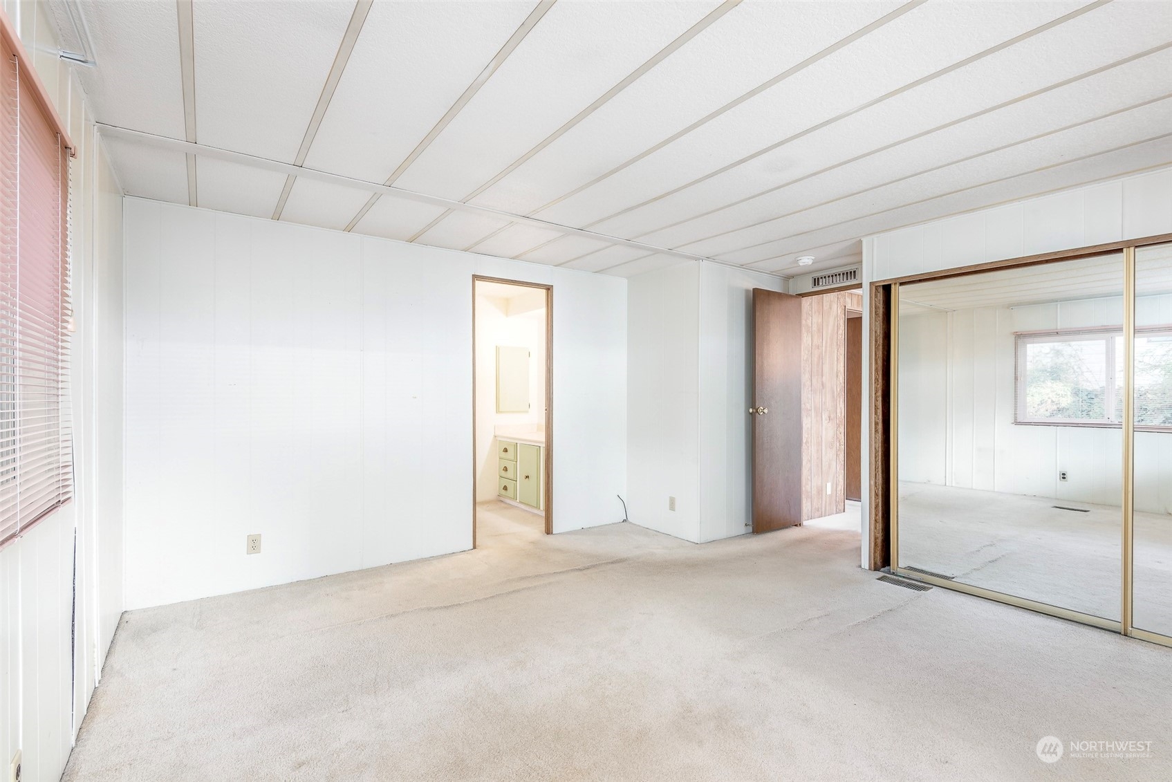 201 Union Avenue Southeast, Unit 99 Renton, WA 98059 - Photo 16 of 30 an empty room with windows