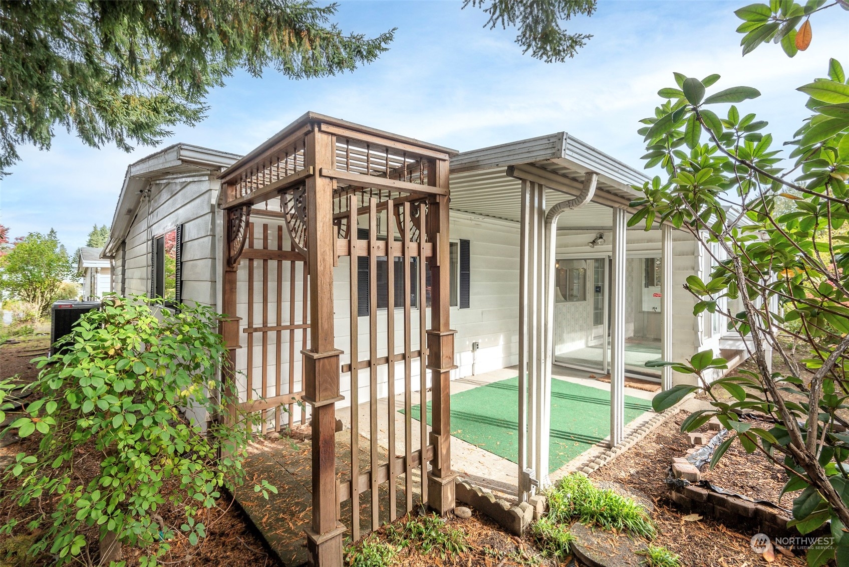 201 Union Avenue Southeast, Unit 99 Renton, WA 98059 - Photo 19 of 30 a view of a house with a yard and balcony