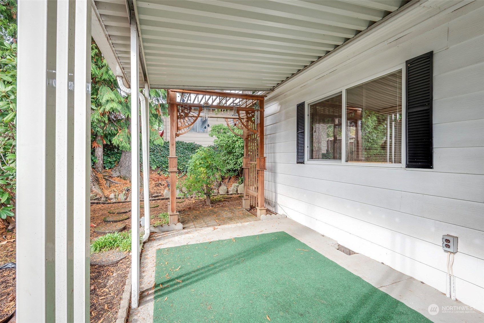 201 Union Avenue Southeast, Unit 99 Renton, WA 98059 - Photo 21 of 30 a porch with a table and chairs next to a yard