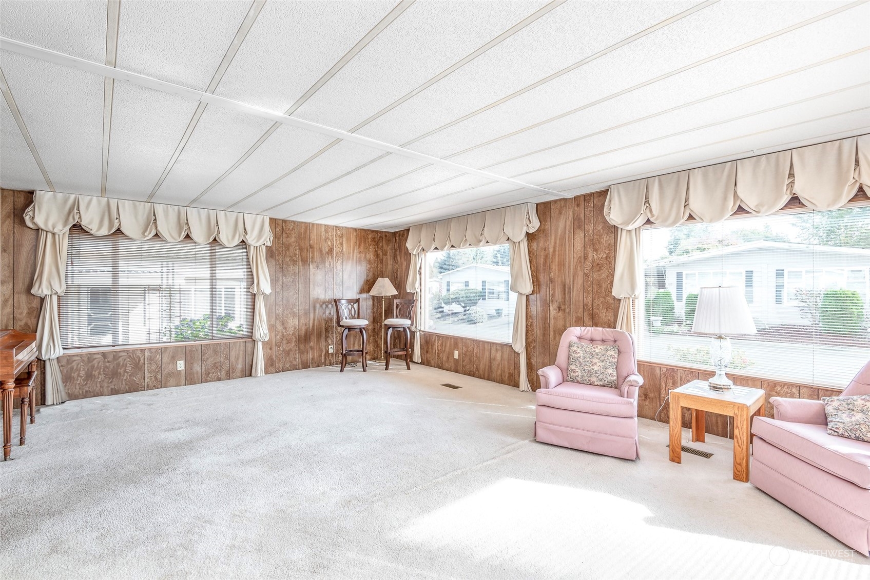 201 Union Avenue Southeast, Unit 99 Renton, WA 98059 - Photo 4 of 30 a living room with furniture and a large window