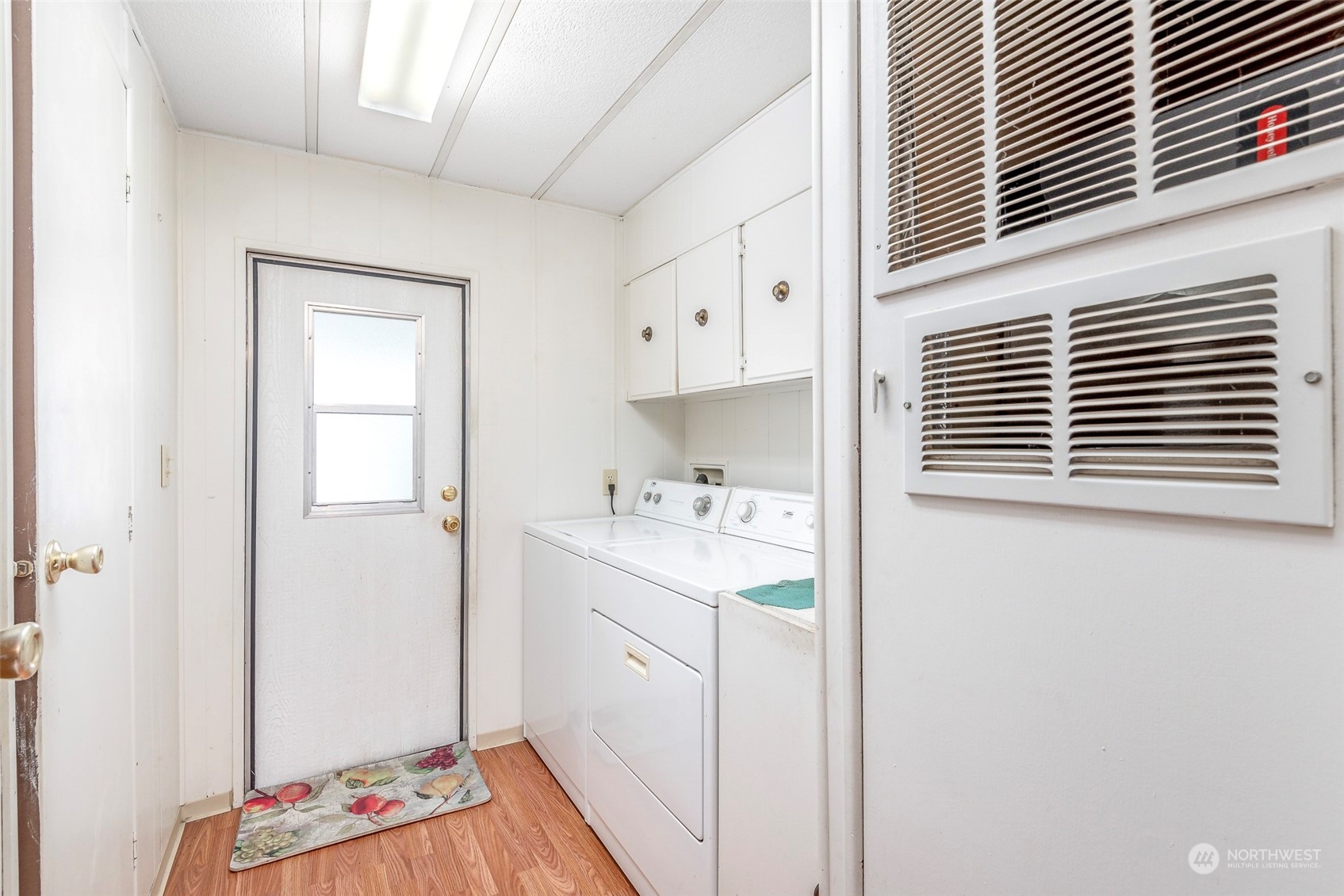 201 Union Avenue Southeast, Unit 99 Renton, WA 98059 - Photo 5 of 30 a view of bathroom