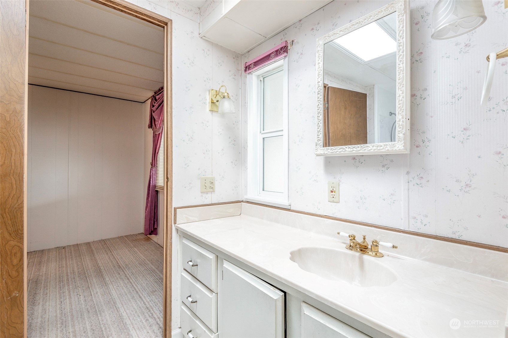 201 Union Avenue Southeast, Unit 99 Renton, WA 98059 - Photo 6 of 30 a bathroom with a sink and a mirror