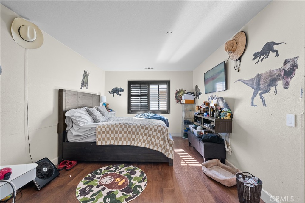 7925 Hemingway Court Fontana, CA 92336 - Photo 15 of 30 a bedroom with bed and a window