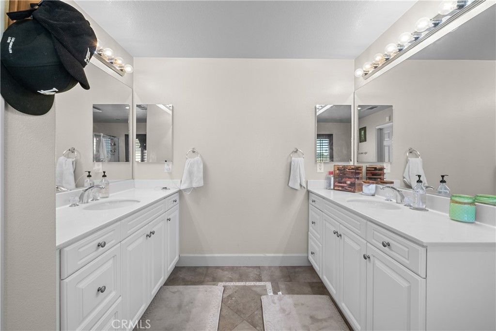 7925 Hemingway Court Fontana, CA 92336 - Photo 19 of 30 a bathroom with a double vanity sink and mirror