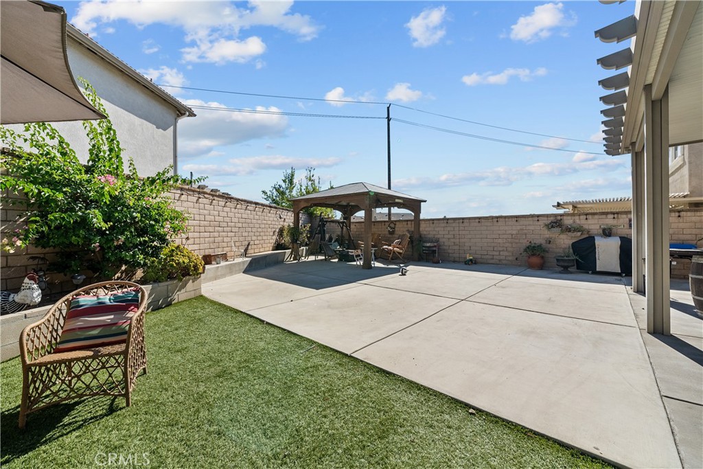 7925 Hemingway Court Fontana, CA 92336 - Photo 24 of 30 a view of an outdoor space with seating