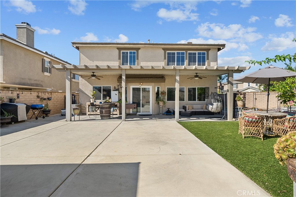 7925 Hemingway Court Fontana, CA 92336 - Photo 3 of 30 a view of a building with a garden