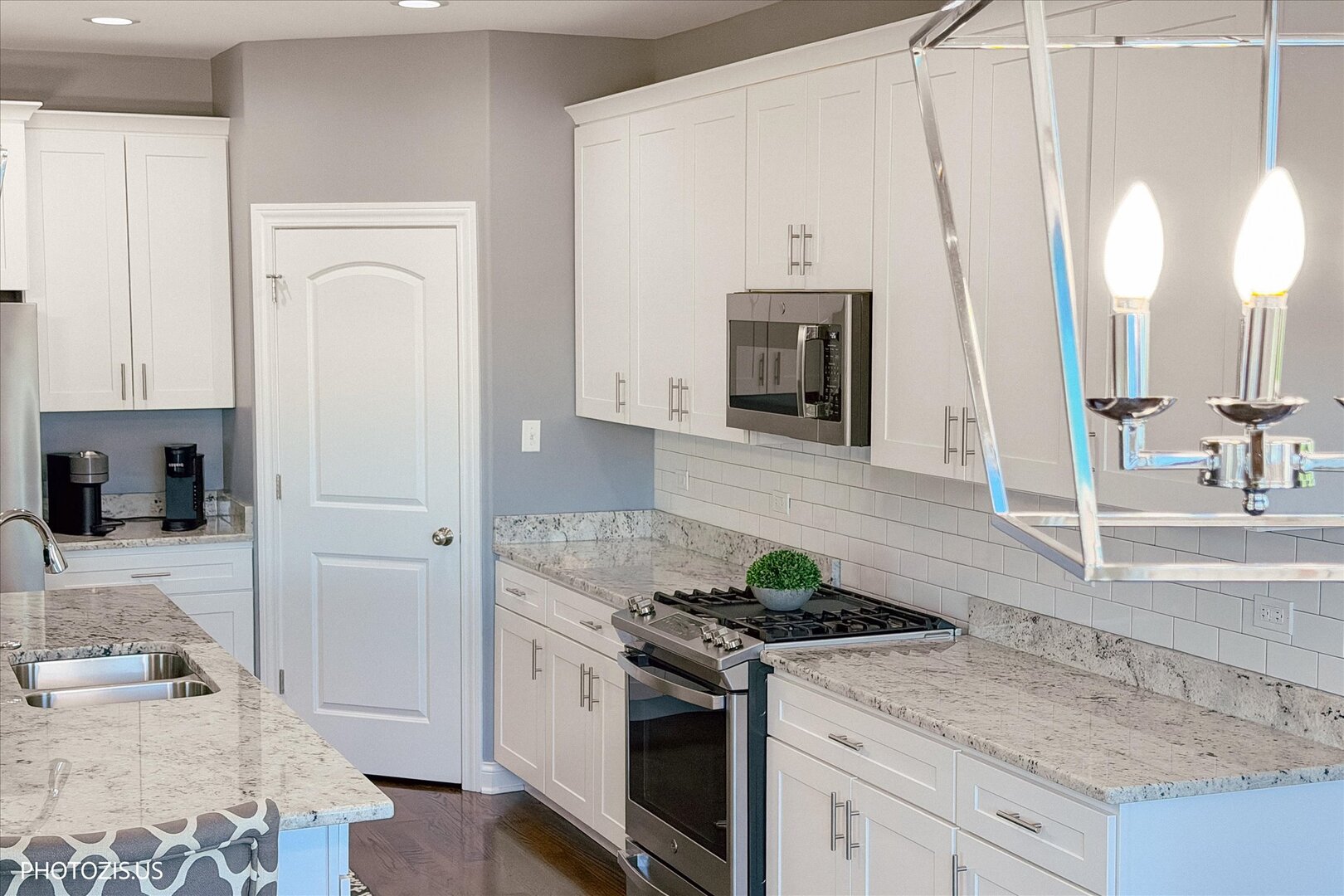 892 West Woodlawn Road New Lenox, IL 60451 - Photo 8 of 107