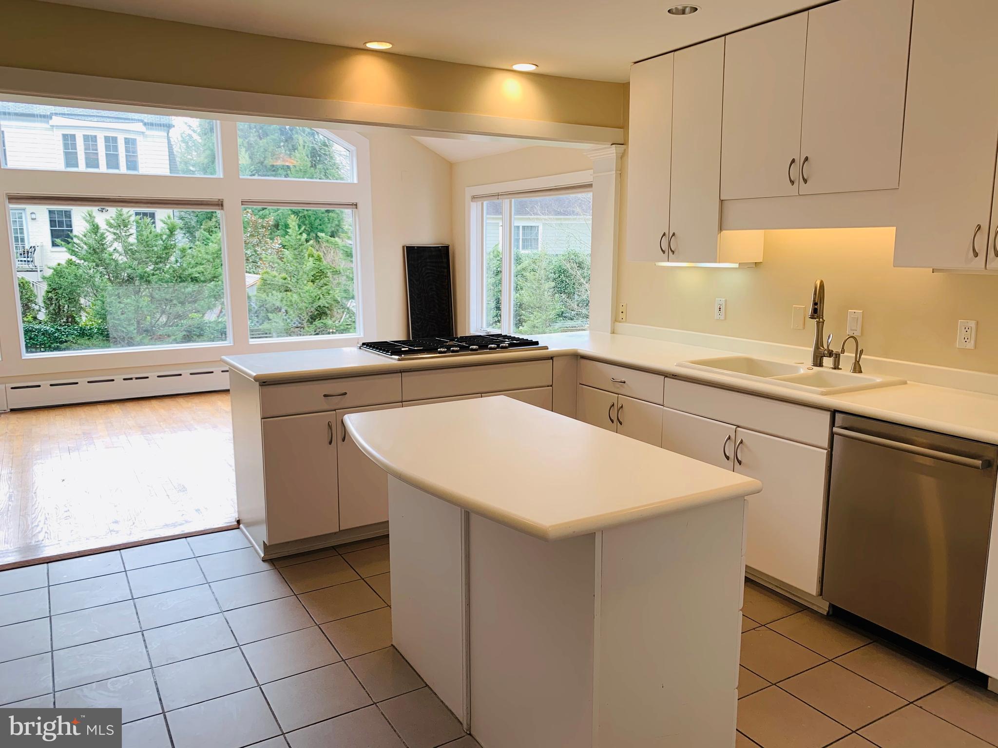 4850 Langdrum Lane Chevy Chase, MD 20815 - Photo 10 of 33