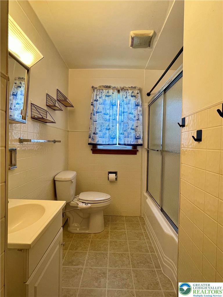 283 Broad Street Bath, PA 18014 - Photo 29 of 36 a bathroom with a toilet and shower