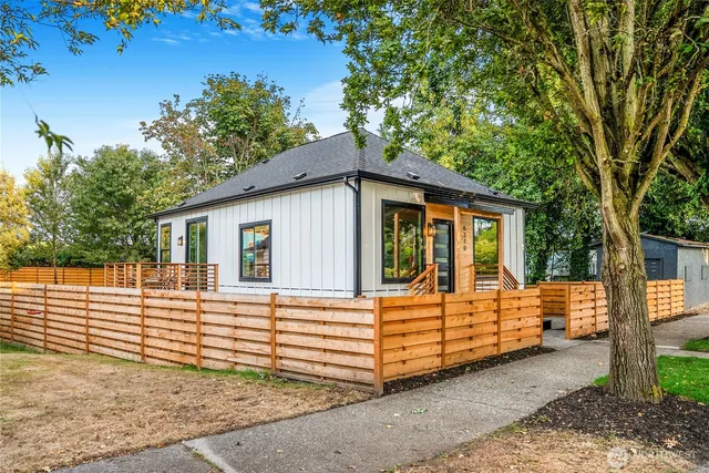 $724,000 | 6310 Ellis Avenue South, Unit 1, Seattle, WA 98108