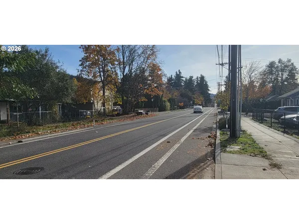 $570,000 | 3857 Southeast 136th Avenue, Portland, OR 97236
