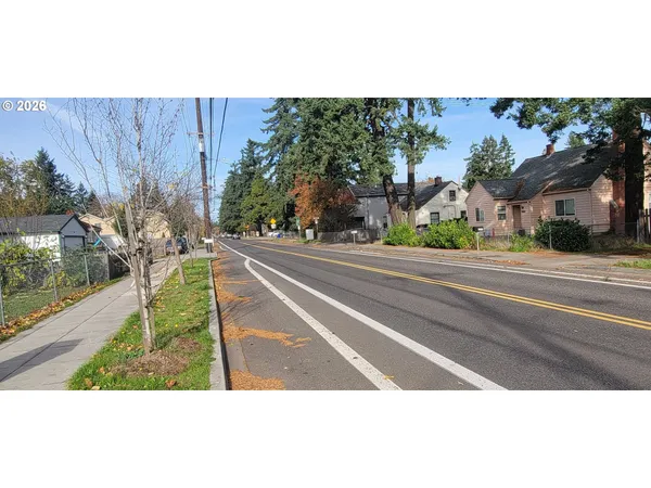 $570,000 | 3857 Southeast 136th Avenue, Portland, OR 97236