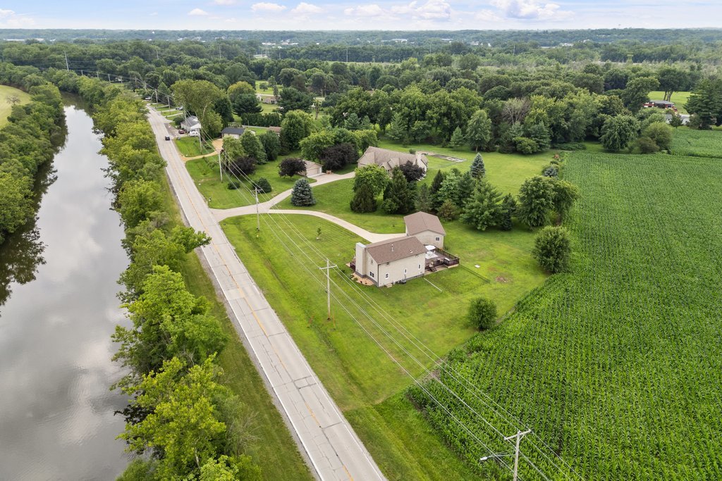 1814 Big Island Road Rock Island, IL 61201 - Photo 20 of 60