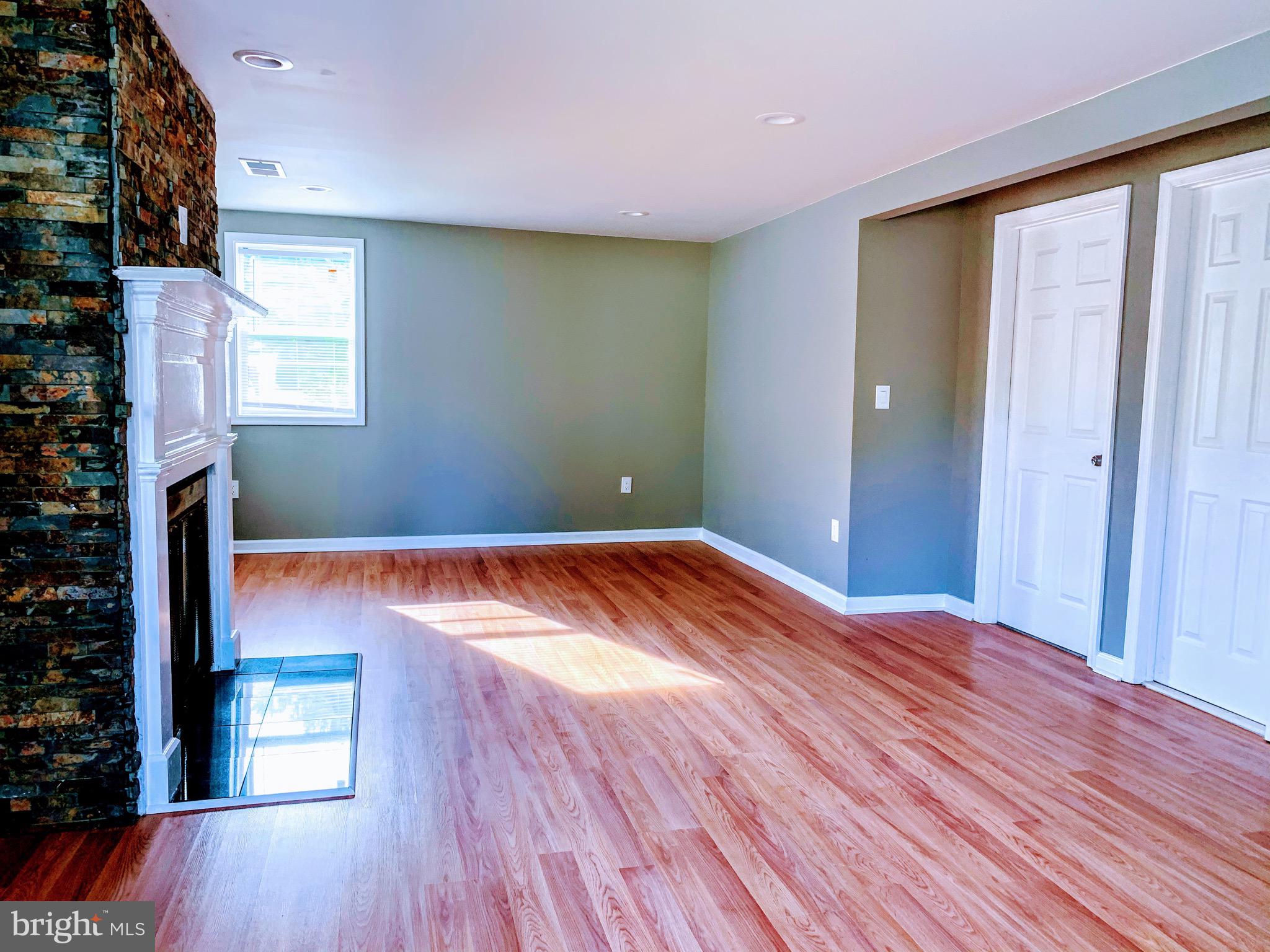 10615 Benchmark Road Fredericksburg, VA 22408 - Photo 2 of 14 Laminate floors