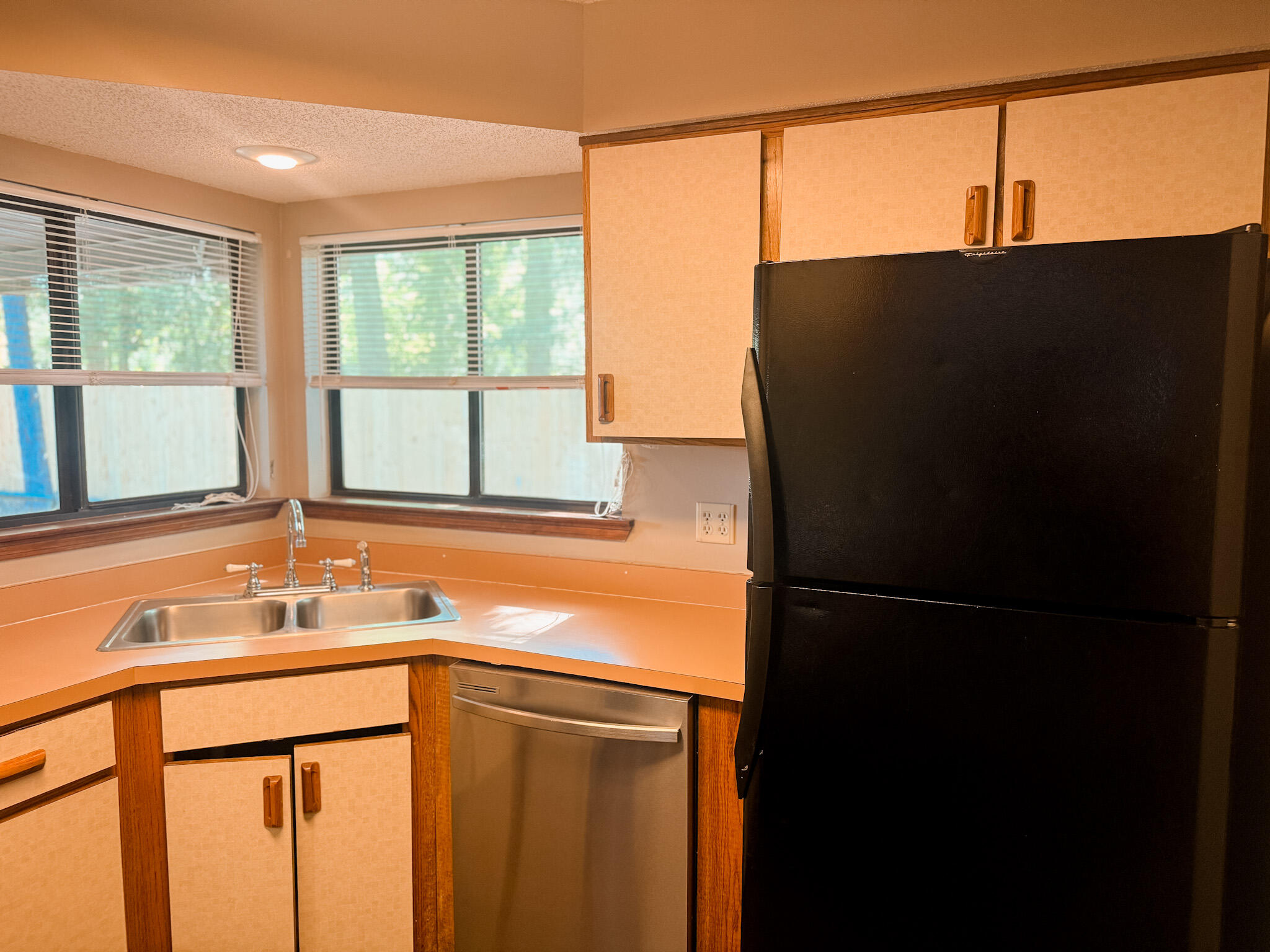102 Springwood Circle Crestview, FL 32536 - Photo 11 of 21 Kitchen with view of the baackyard