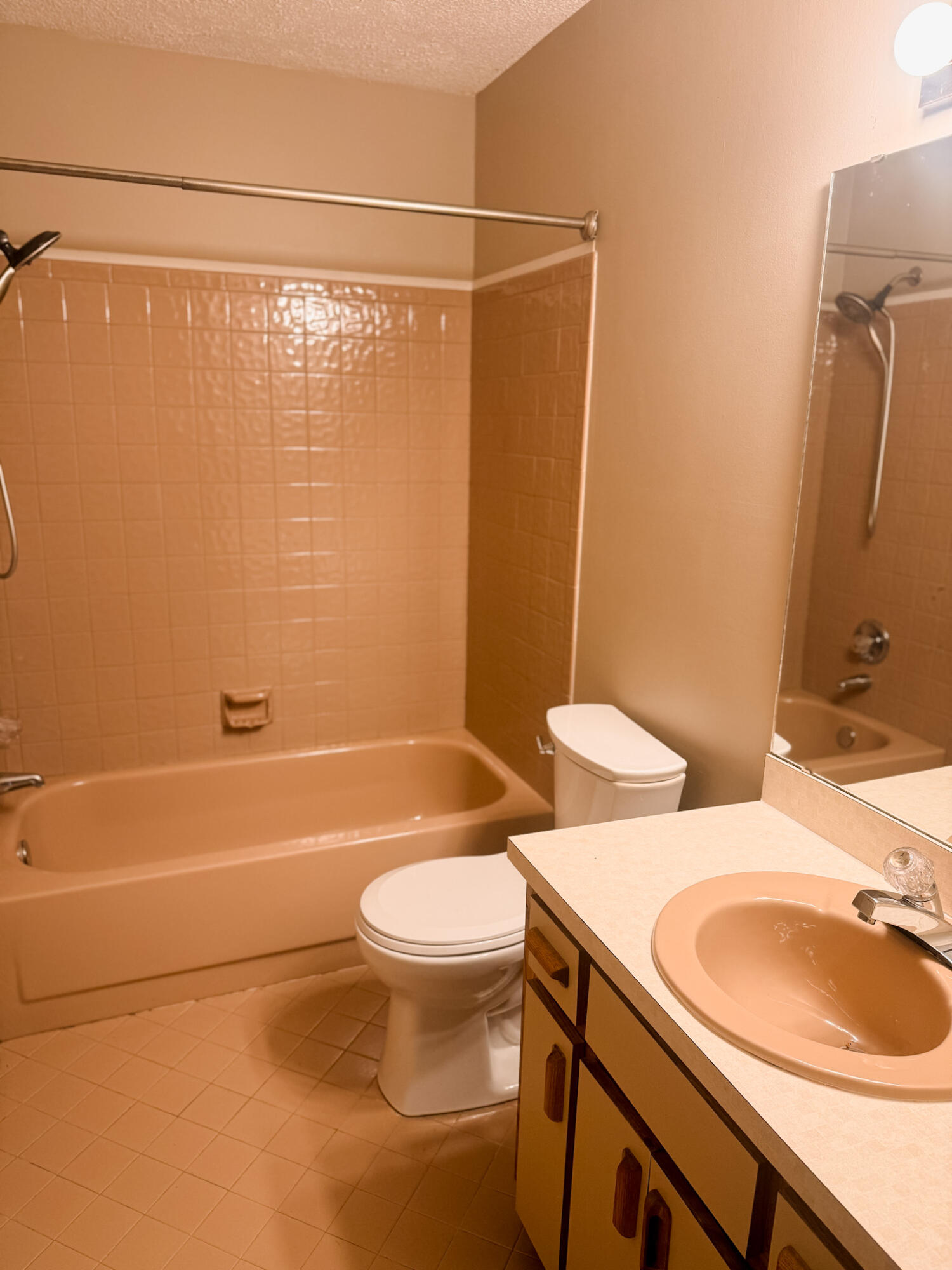 102 Springwood Circle Crestview, FL 32536 - Photo 16 of 21 Guest Bath