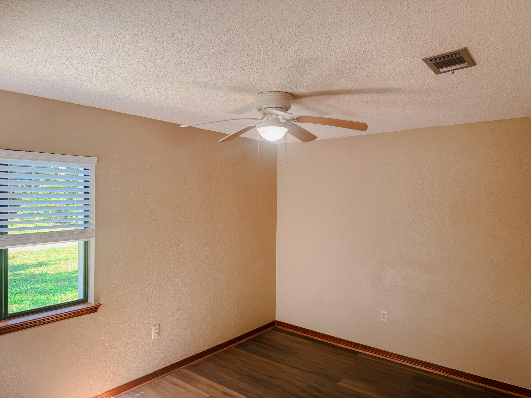 102 Springwood Circle Crestview, FL 32536 - Photo 18 of 21 Bedroom 2