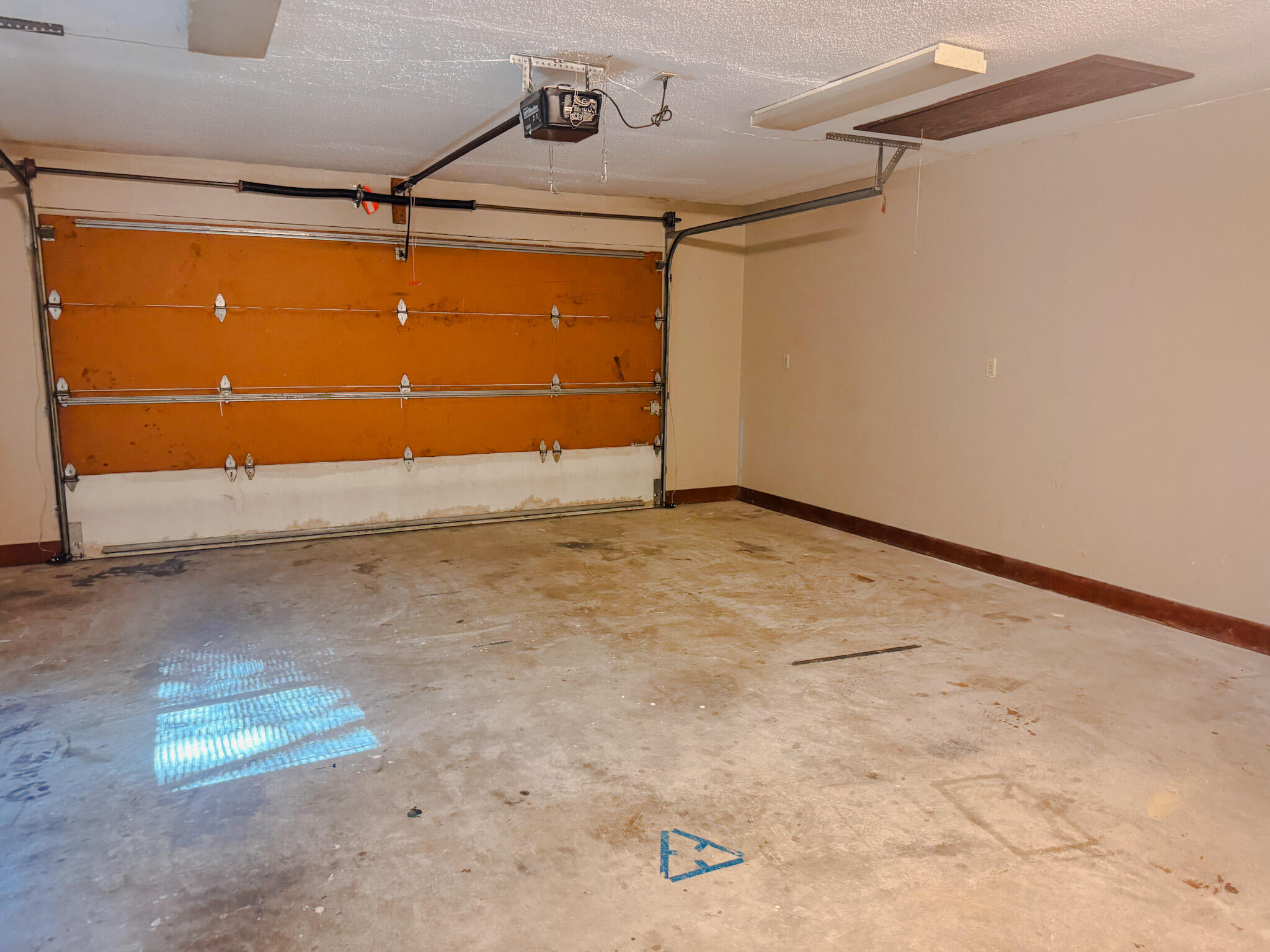 102 Springwood Circle Crestview, FL 32536 - Photo 20 of 21 Garage